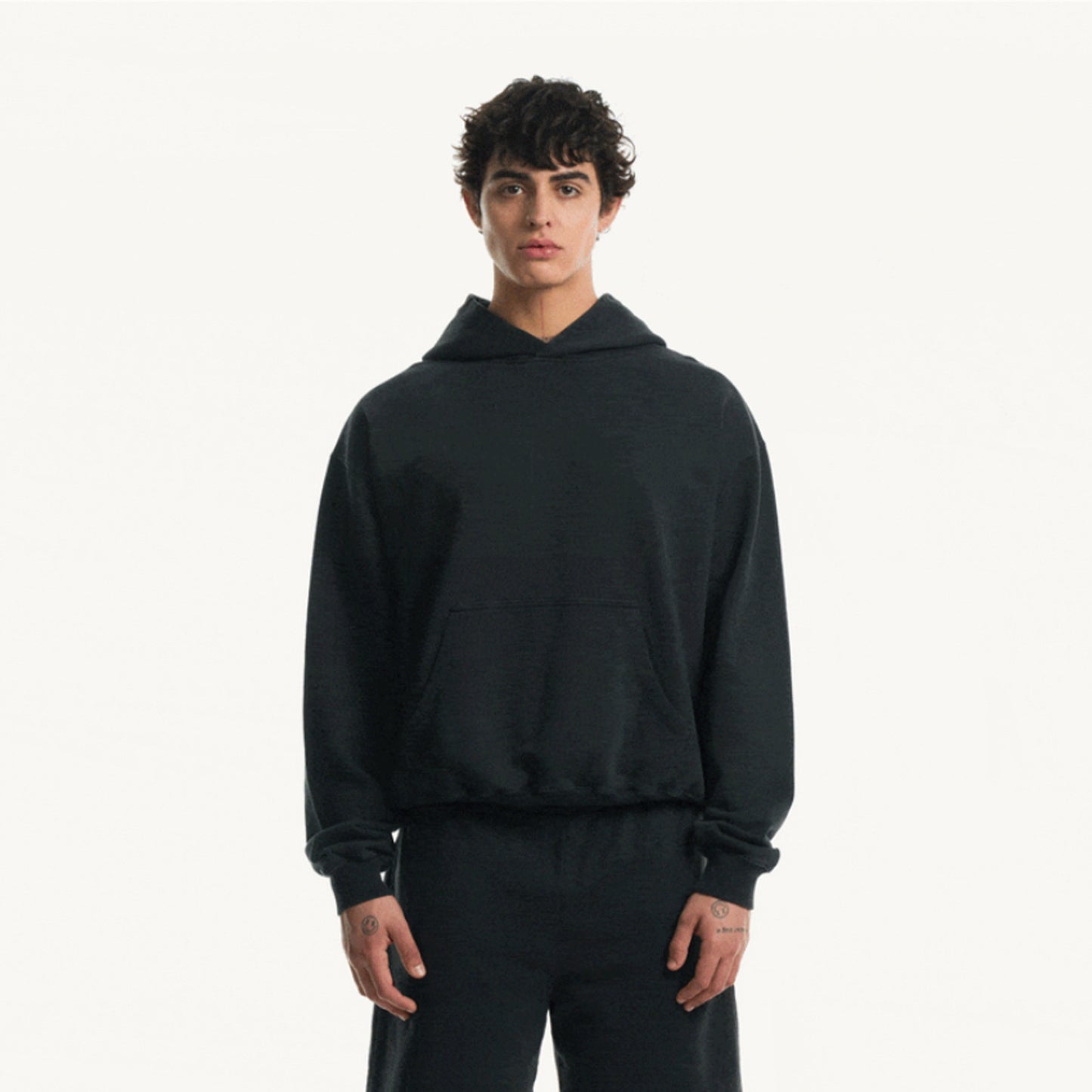 ESSENTIAL HOODIE <NOIR VINTAGE>