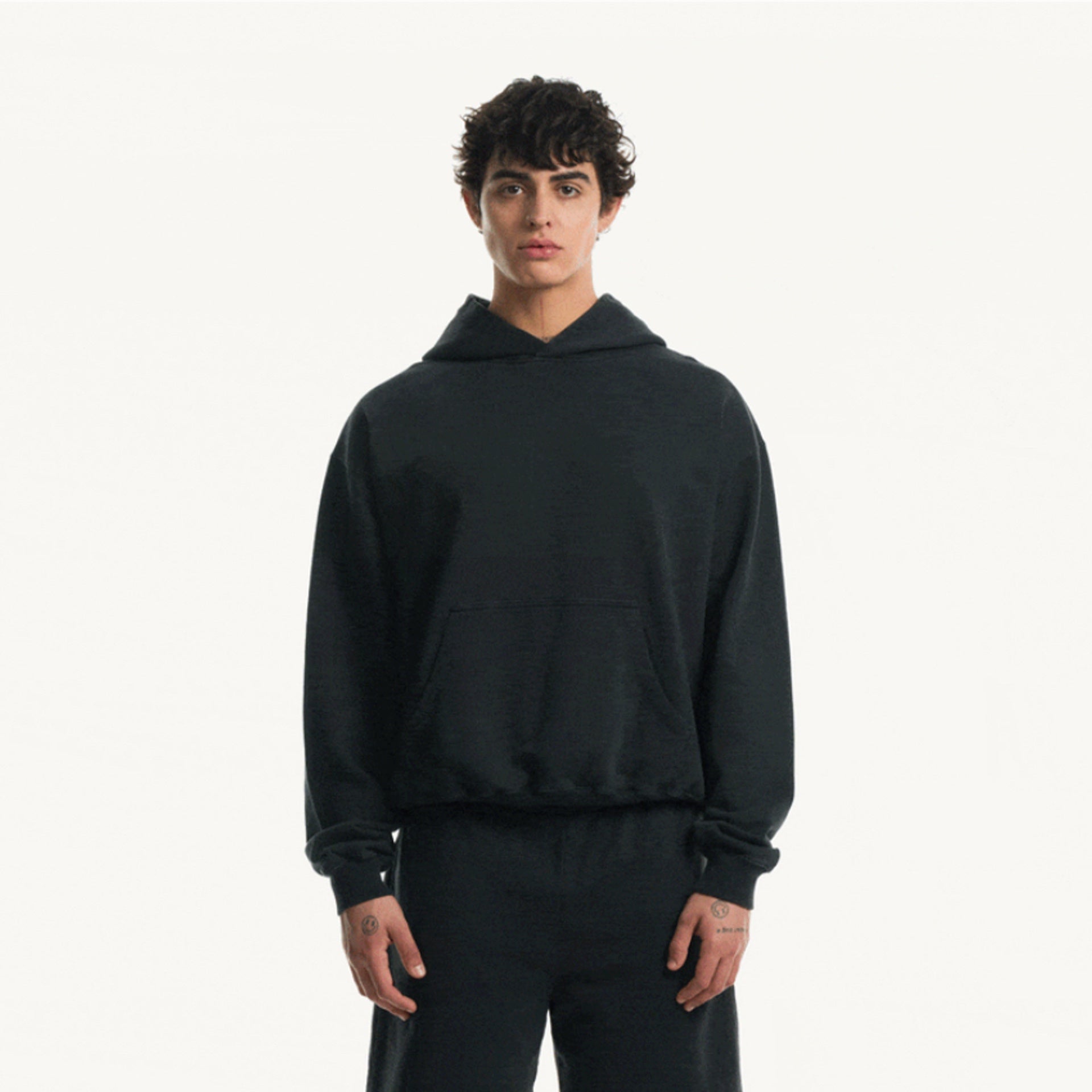 ESSENTIAL HOODIE <NOIR VINTAGE>