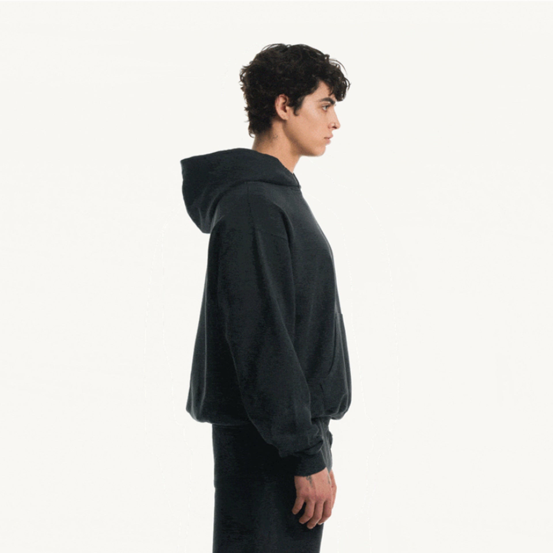 ESSENTIAL HOODIE <NOIR VINTAGE>