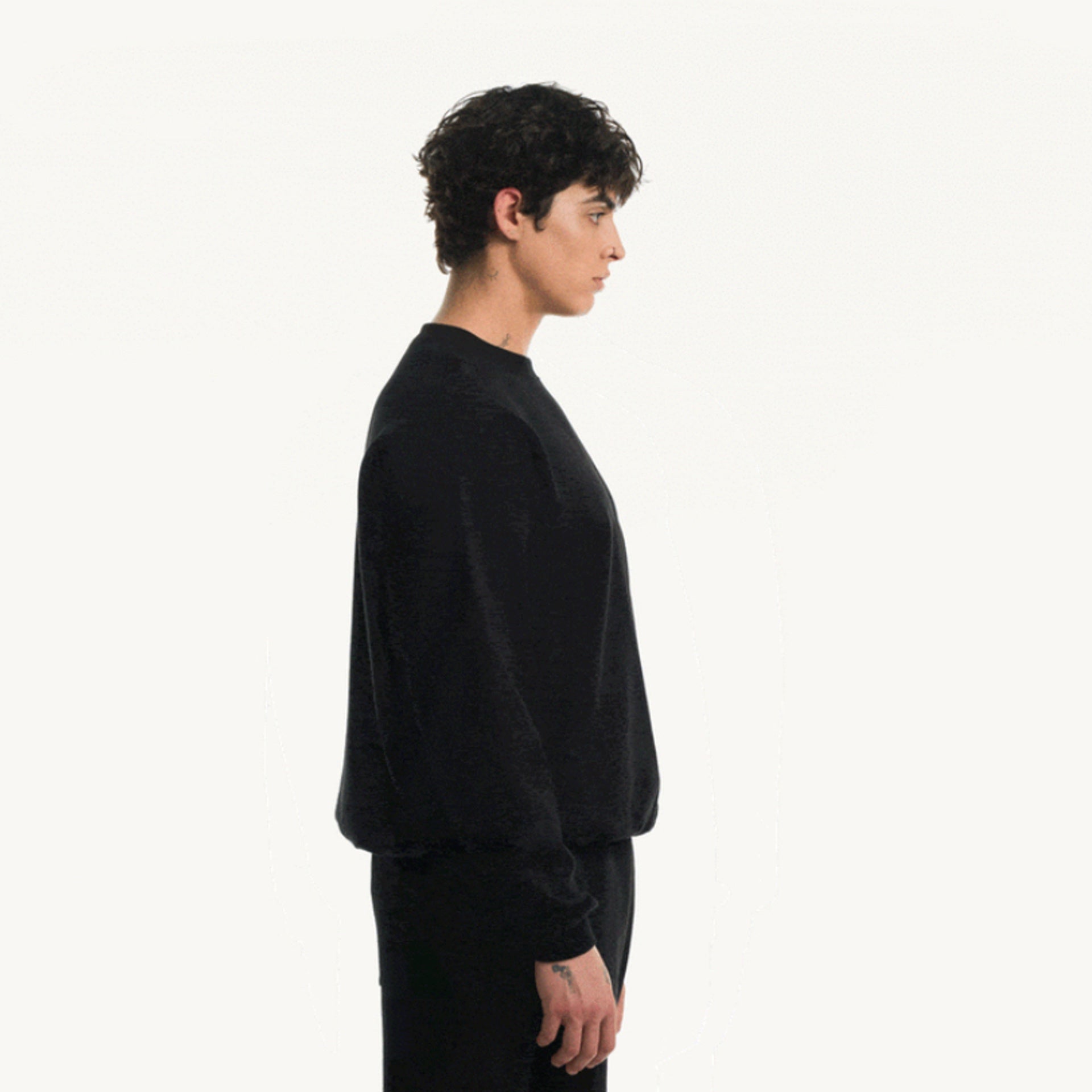 ESSENTIAL SWEATER <NOIR>