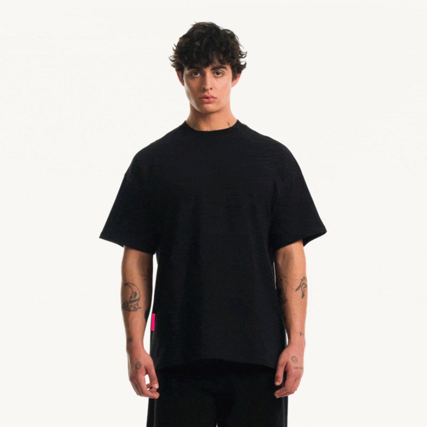 ESSENTIAL TOP <BLACK>